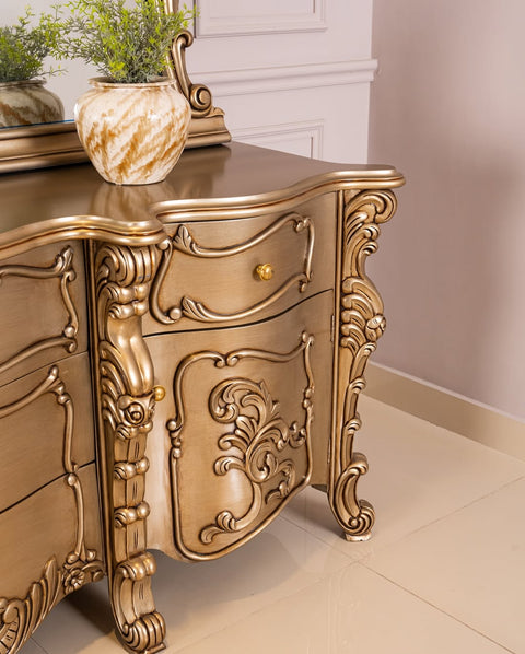The Royal Duke Dresser